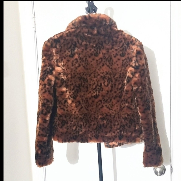 BB Dakota NWT Leopard Faux Fur Jacket Women’s Small Cropped Statement Coat - Picture 3 of 9
